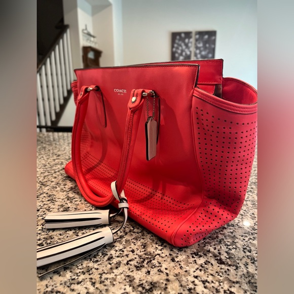 EUC, Coach, Legacy Leather, Perforated, Medium Watermelon Bag, Model 22390 💕 - Picture 7 of 14